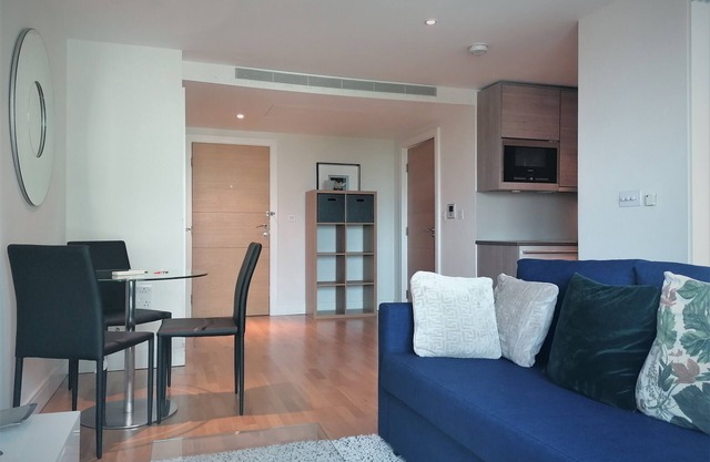 Still Life Vauxhall Manhattan One Bedroom Apartment