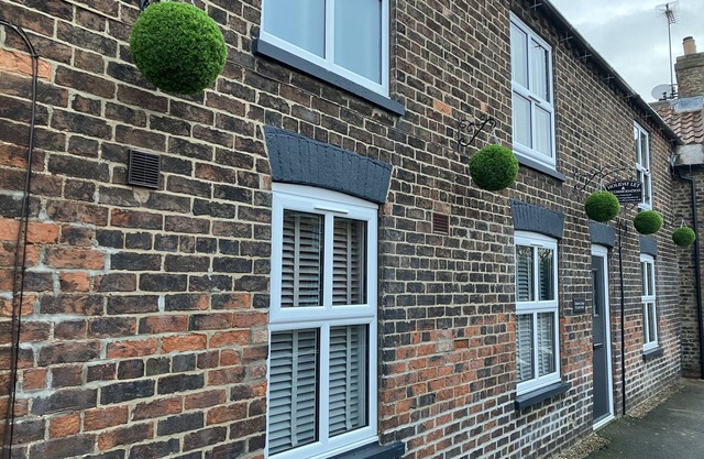 STILLWATER COTTAGE, pet friendly in Leven Near Beverley