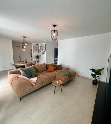 Stilvolles, modernes Apartment mit Sonnen-Balkon