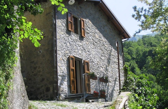 Stone farmhouse:kitchen+2bedr+2bathr+ifournished laundry CIN: IT046022C2IHU96TA5