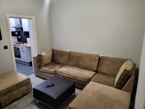 Stoke-on-Trent - Apartment - Sleeps 5 - Parking