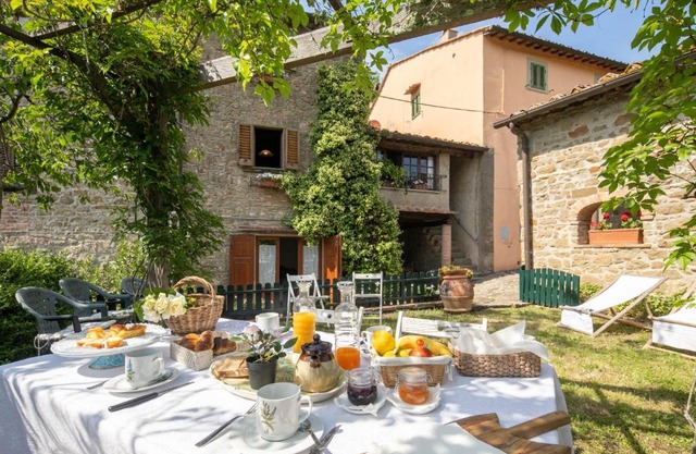 Stone built farmhouse Antica Torre by VacaVilla