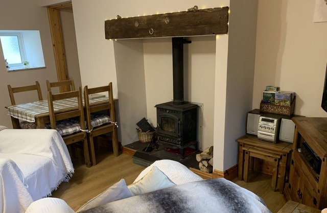 Stone cosy welsh cottage close to the sea