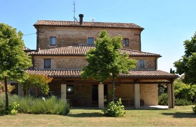 Stone farmhouse in Moie