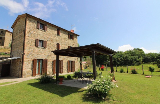 Stone farmhouse of ancient peasant origins, situated in a panoramic and secluded position on the bor