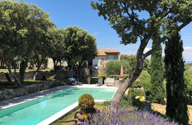 Stone farmhouse with exceptional view of the Grand Luberon 4 * tourist office