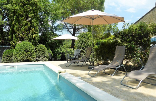 Stone farmhouse with private pool for up to 8 people
