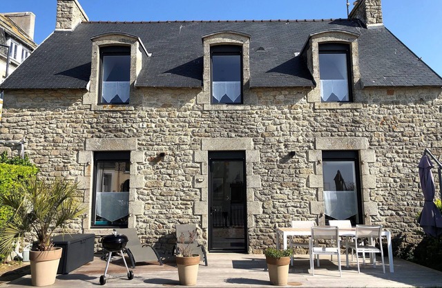 Stone house on the port of LESCONIL (SEA VIEW) 4 STARS