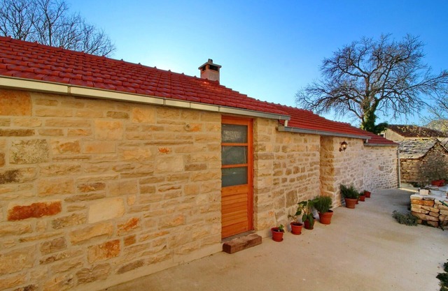 Stone House Harmony - One Bedroom Apartment with Patio and Garden View (1)