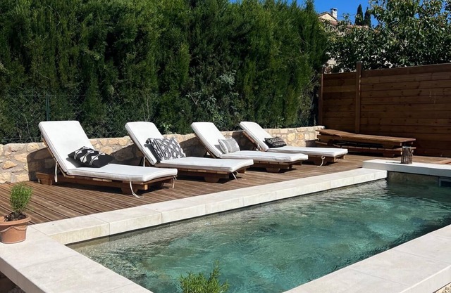 Stone house in the heart of the village with pool and garden, Provence charm