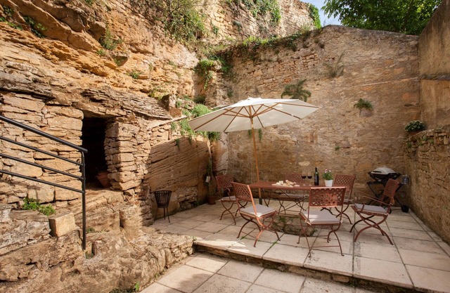STONE HOUSE WITH PRIVATE TERRACE AND YARD SET IN THE LISTED VILLAGE OF BEYNAC