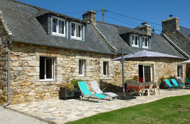 Stone house with exceptional sea view on 3000m2 of land.