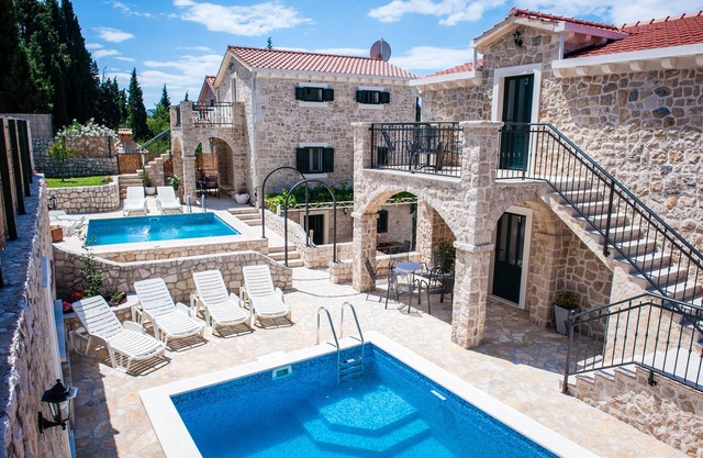 STONE HOUSES , COMPLETE PRIVACY , 7 BEDROOMS , 2 POOLS , IDEAL PLACE FOR HOLIDAY