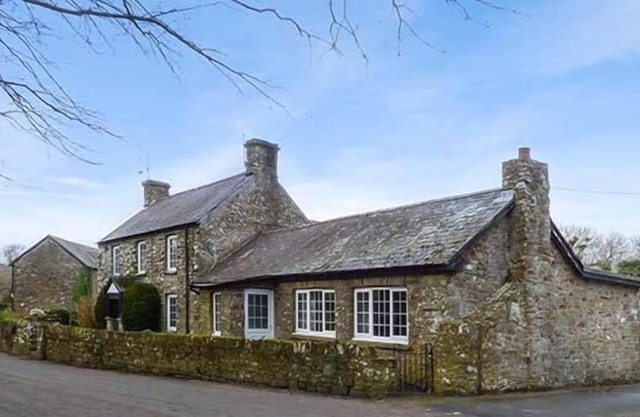 STONE LODGE, pet friendly, country holiday cottage in Nolton Haven
