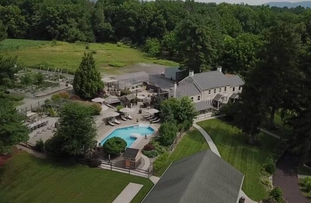 Stone Manor Estate offers full house or for a party of2 we can offer Paris Suite