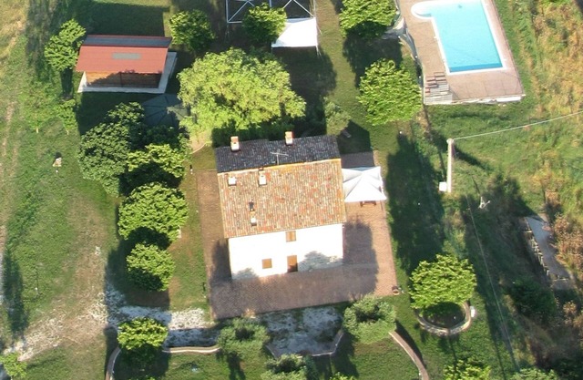 Stone villa with private pool and park, located in the Umbrian countryside