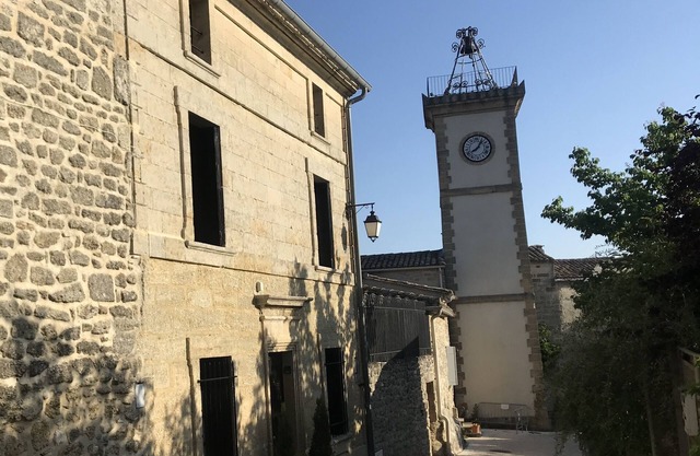 Stone village house with stunning views of old St. Siffret, near Uzes