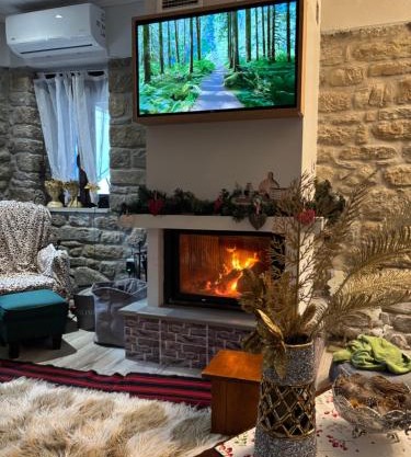 Stonehouse Karidis