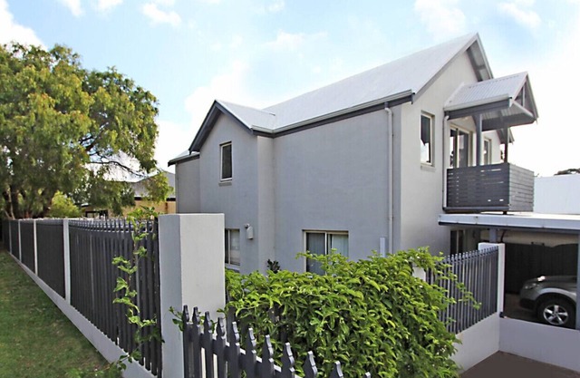 Stones Throw | Centre Of Town | Walk To Trails