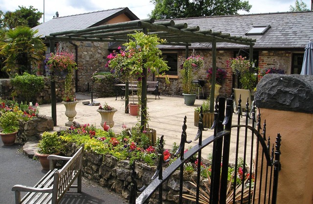 STONEY COTTAGE, pet friendly, with a garden in Narberth