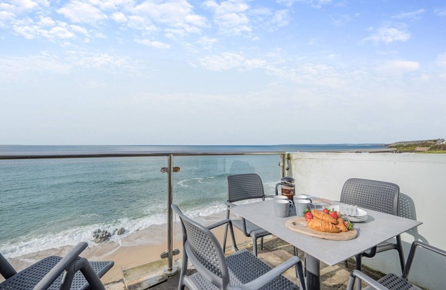 Stormgazer - Three Bedroom House, Sleeps 6