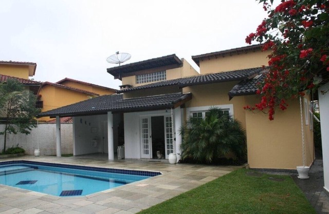 Story home in Cond. Costa del Sol - Bertioga, 300 meters from the beach, with outdoor pool