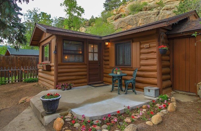 Storybook Redemption Cabin near Downtown & RMNP