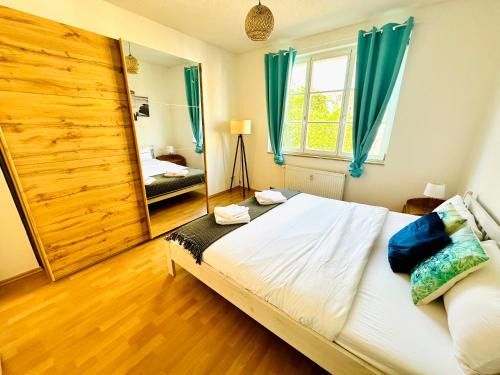 Stötteritz Holiday Apartment - 3 Rooms - 6 People - 5 beds - Balcony - Great public transport 11 minutes to the city