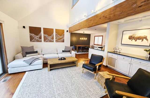 Stowe Comfort: Centrally located upscale 2BR condo