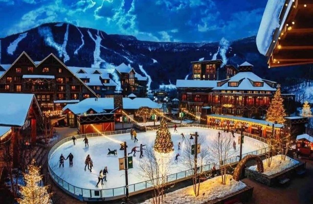 Stowe Luxury Apartment: Ski In/Out, Hot Tub, with great views.