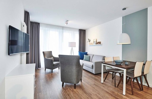Strandnahes, Modernes Apartment mit Terrasse Inkl. Schwimmbad- & Saunanutzung