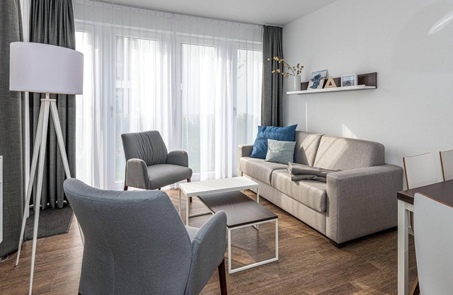 Strandnahes Ferienapartment mit Terrasse, Parkplatz, Schwimmbad- & Saunanutzung