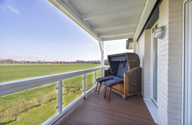 Strandnahe Ferienwohnung mit Sauna, Tollem Balkon mit Strandkorb und Landblick
