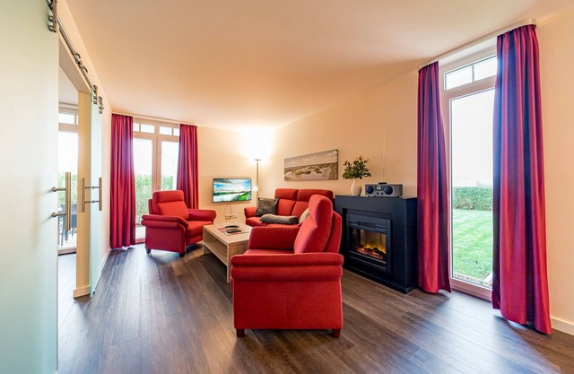 Strandnahe, Schöne Wohnung mit Sauna, Terrasse mit Strandkorb und Landblick