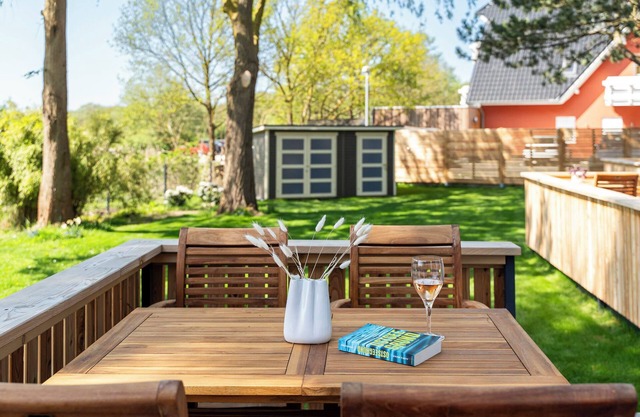 "Strandvergnügen", 100 m to the dream beach, whole terrace bungalow with parking