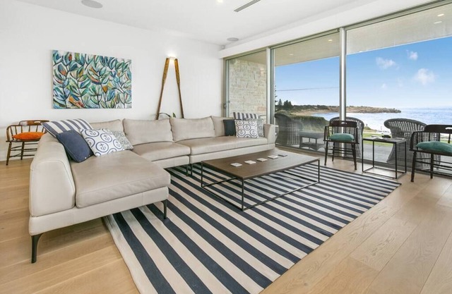 Strangeways Stays! -Slps 10, 4 Bdrm, Oceanview