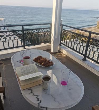 Stratos Sunset House