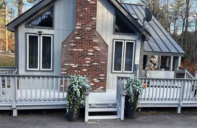 Stratton & Mountain Snow/3-bedroom bungalow/Hot Tub/Sauna/Pave Driveway