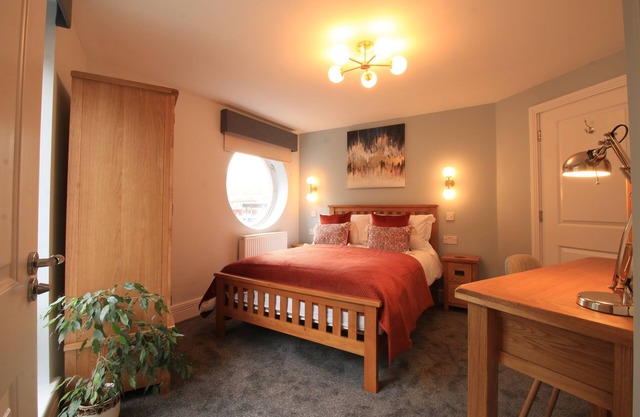 Stream view Apartment - Town centre with Parking