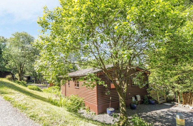 STRIDING EDGE, pet friendly, with pool in White Cross Bay