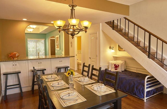 Stroll to Beach, Relax in Comfort! Jacuzzi Tub, Jet Shower, BBQ - Top Rated!