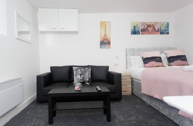 Studio 2 mins walk from St James Hospital