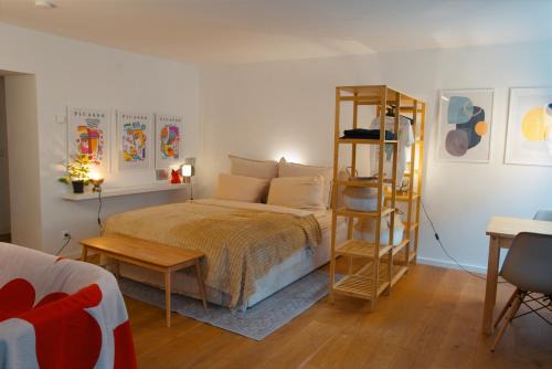 Studio 27