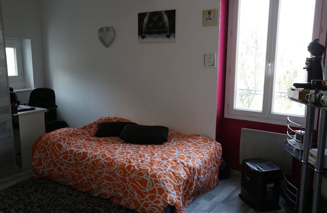 STUDIO 27METRE SQUARE NEAR FUTUROSCOPE POITIERS