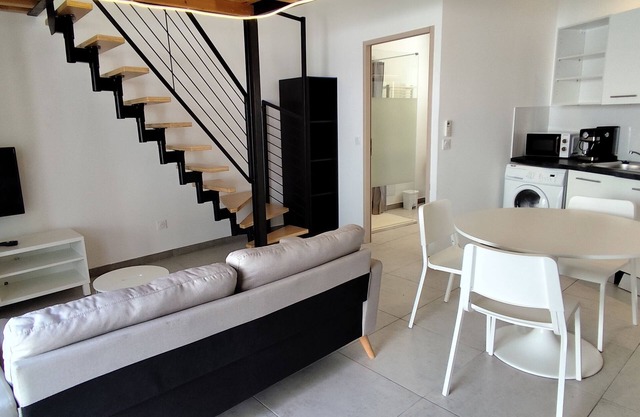 Studio 32 m², quiet and air-conditioned, ideal for discovering Montpellier and its region.
