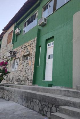 studio 4 pessoas