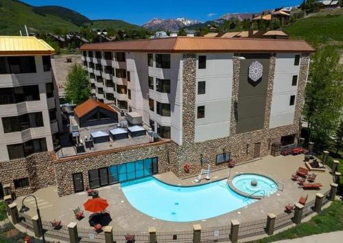 Studio 565 Perfect Location with Pool and Hot Tub
