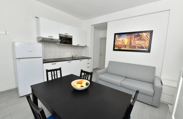 Studio apartment with kitchen and private bathroom
