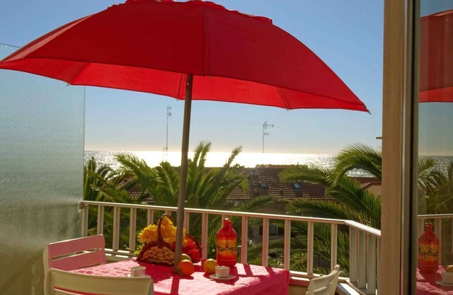 Studio apartment with balcony with sea view 50 meters from the sea