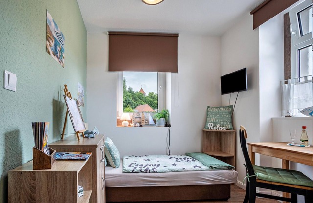 Studio Apartment 'Minimalistisch Bootsmann Koje' with Shared Terrace, Wi-Fi and Air Conditioning